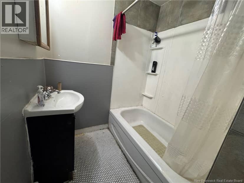325 Main Street — photo 5 of 25