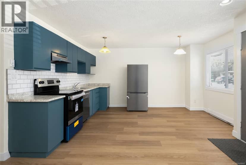 304 2525 Dingwall St — photo 1 of 27