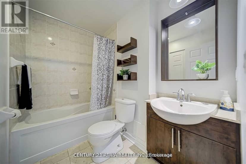 1109 - 18 Holmes Avenue — photo 10 of 20