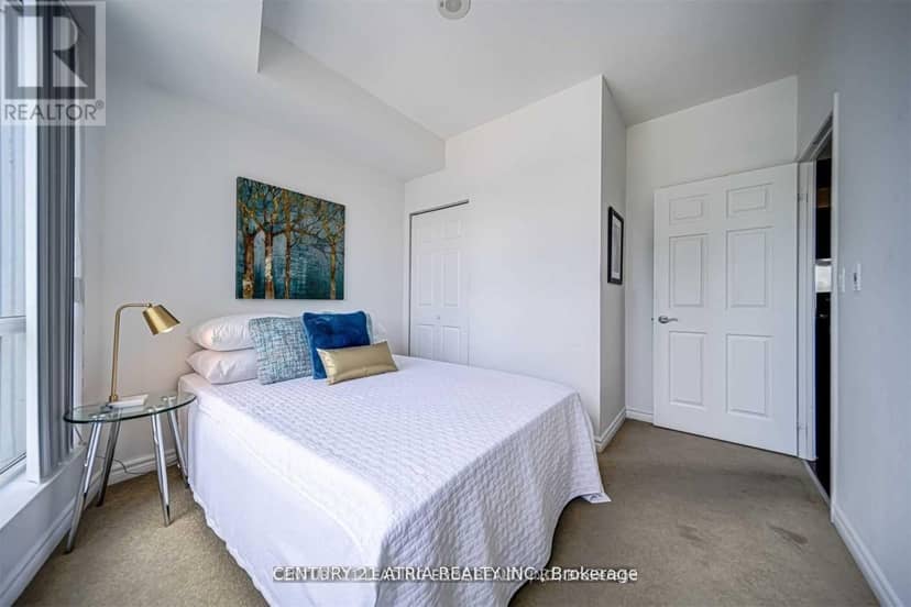 1109 - 18 Holmes Avenue — photo 13 of 20
