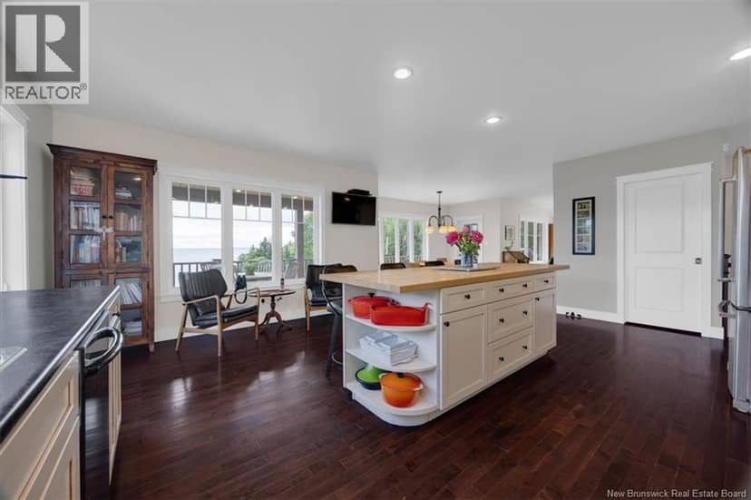 540 Shore Road — photo 11 of 40