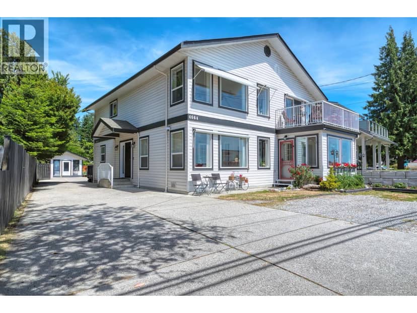 4664 SUNSHINE COAST HIGHWAY, Sechelt
