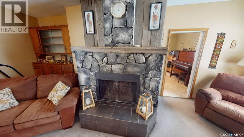319 Carlyle STREET — photo 14 of 40