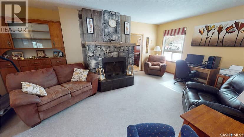 319 Carlyle STREET — photo 13 of 40