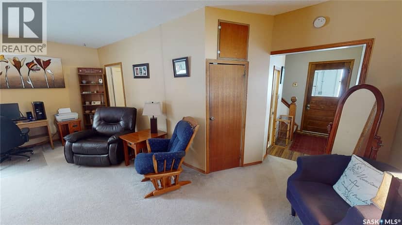 319 Carlyle STREET — photo 15 of 40