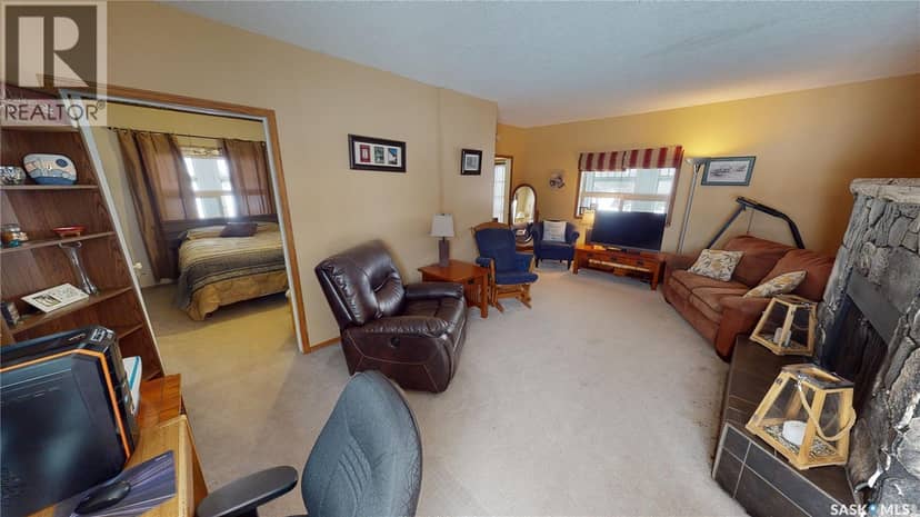 319 Carlyle STREET — photo 12 of 40