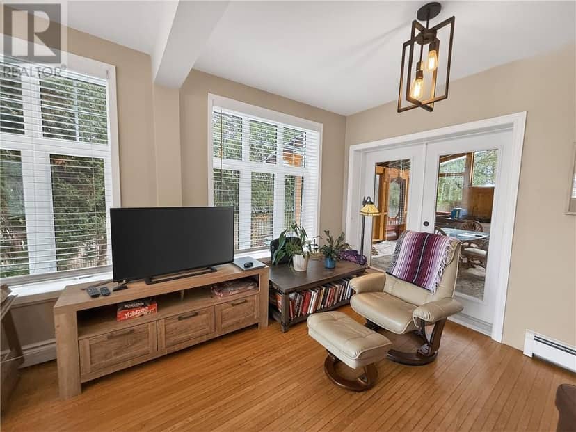 17 Phipps Street — photo 23 of 40