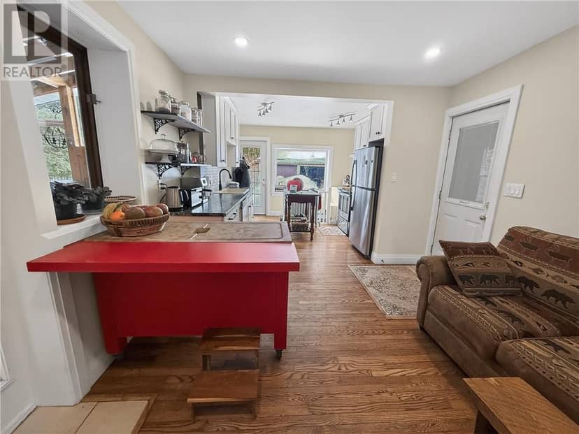 17 Phipps Street — photo 13 of 40