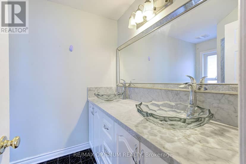 35 Wildberry Crescent — photo 27 of 40