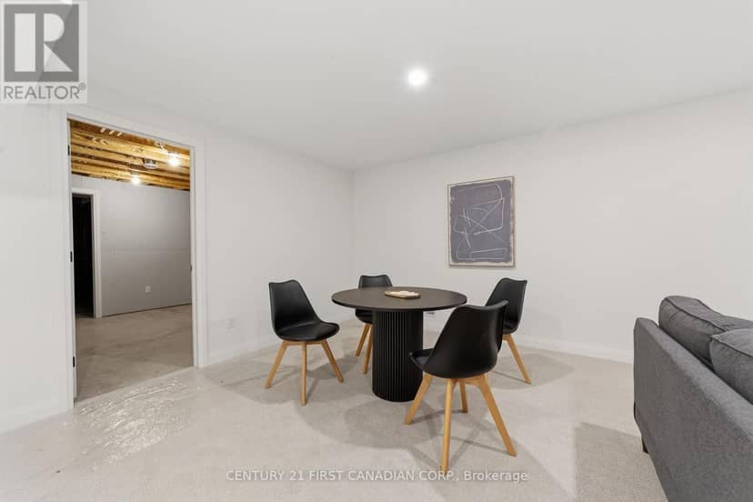 12 - 32 Postma Crescent — photo 21 of 32