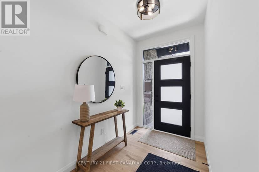 12 - 32 Postma Crescent — photo 6 of 32