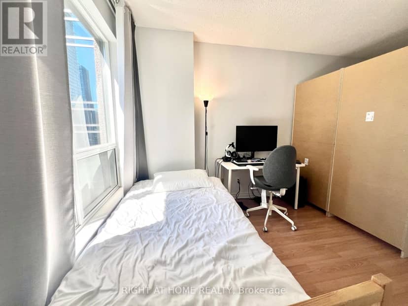 1702 - 55 Bloor Street E — photo 10 of 27