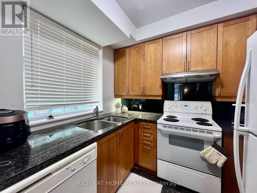 1702 - 55 Bloor Street E — photo 17 of 27
