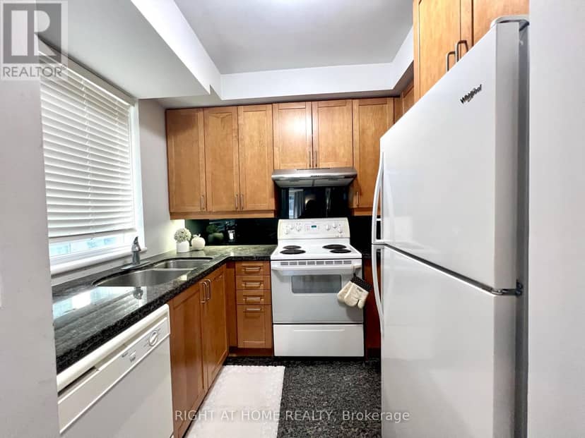 1702 - 55 Bloor Street E — photo 18 of 27