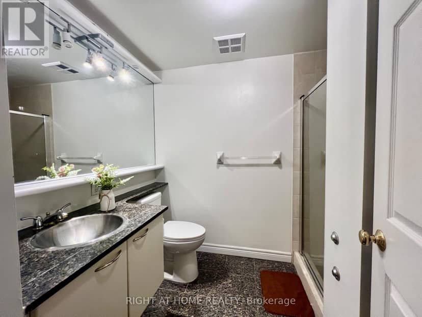 1702 - 55 Bloor Street E — photo 19 of 27