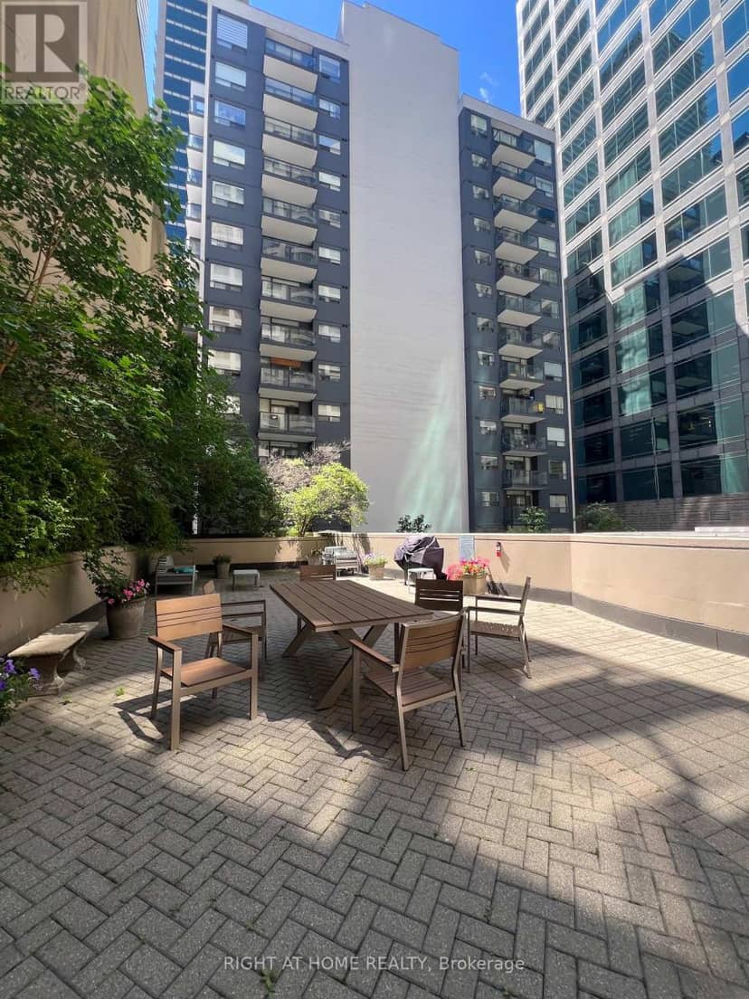 1702 - 55 Bloor Street E — photo 24 of 27