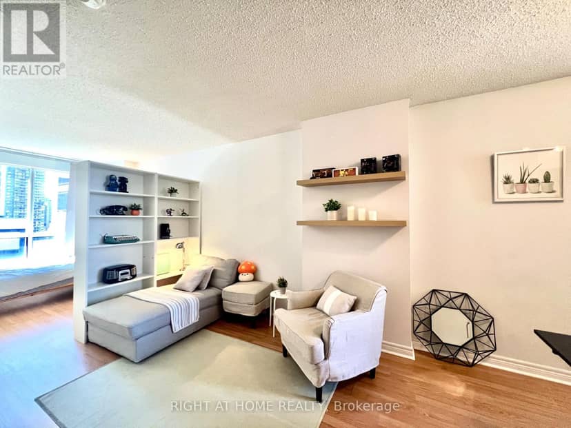 1702 - 55 Bloor Street E — photo 6 of 27