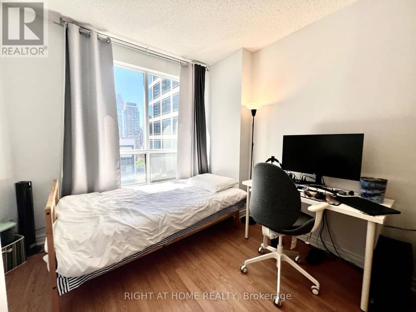 1702 - 55 Bloor Street E — photo 9 of 27