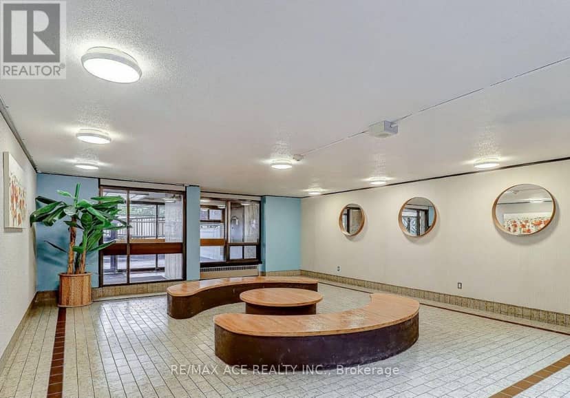 906 - 3 Massey Square, Toronto, photo 3