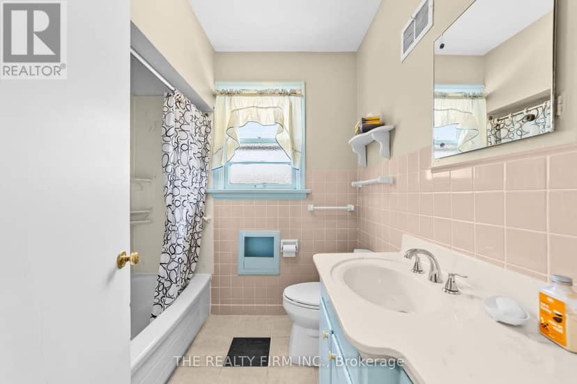 15 Mayfair Drive — photo 32 of 40