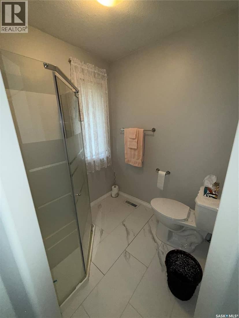 708 Adamson CRESCENT — photo 18 of 32