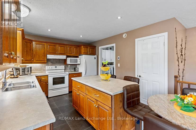 785 Woodland Drive — photo 8 of 40