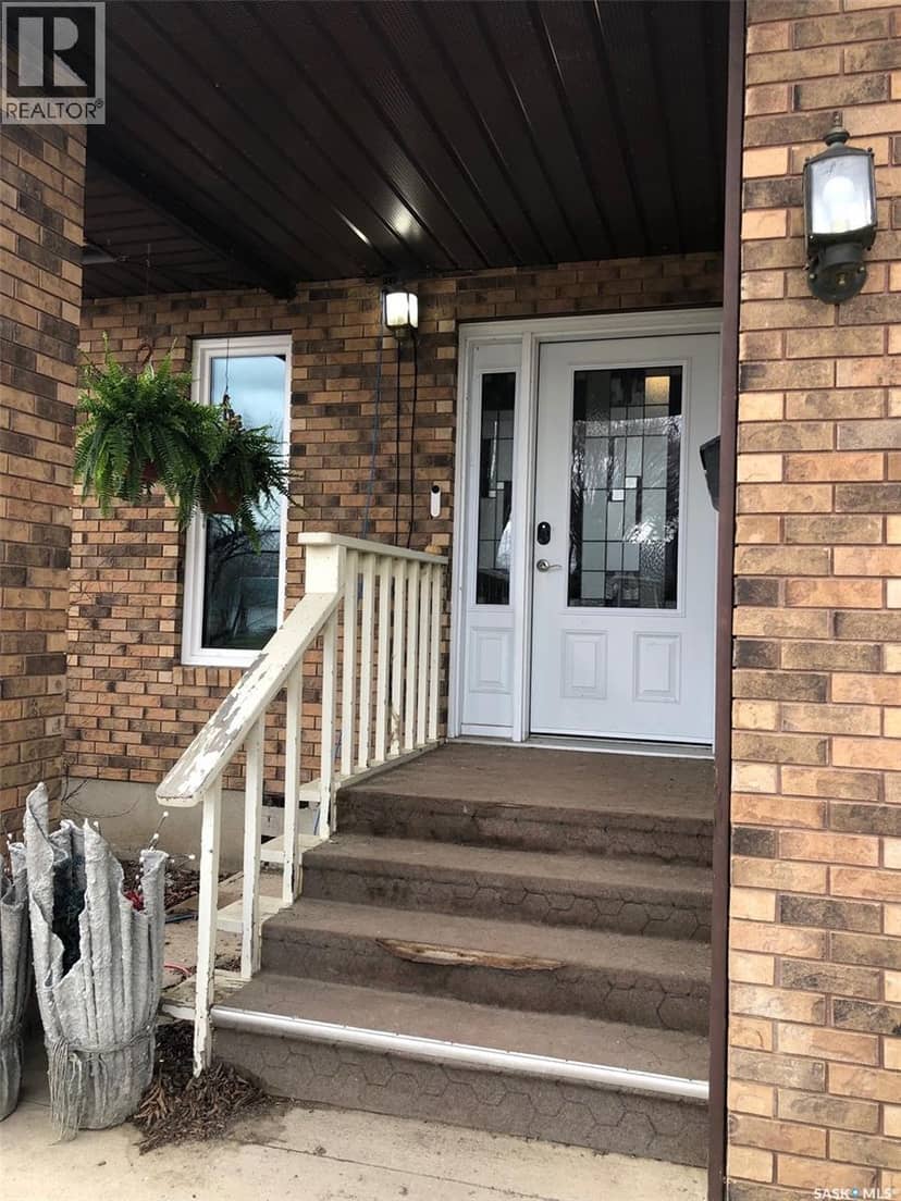 304 1st AVENUE NE — photo 11 of 40