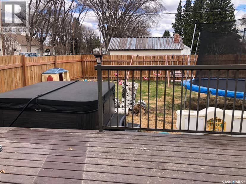 304 1st AVENUE NE — photo 7 of 40
