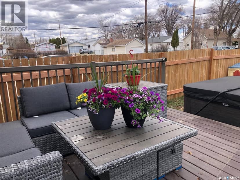 304 1st AVENUE NE — photo 6 of 40