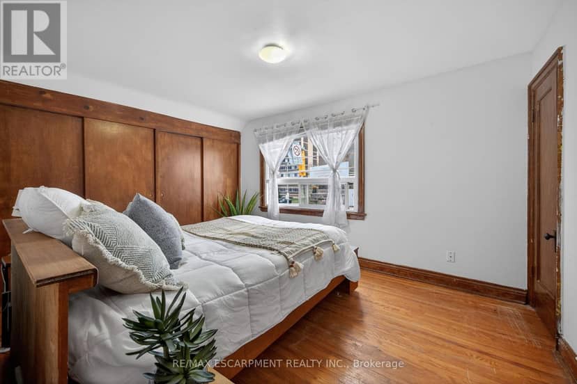 144 Hunter Street W — photo 21 of 40