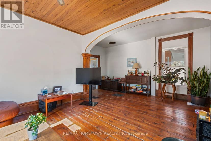 12 Kingston Street — photo 7 of 40