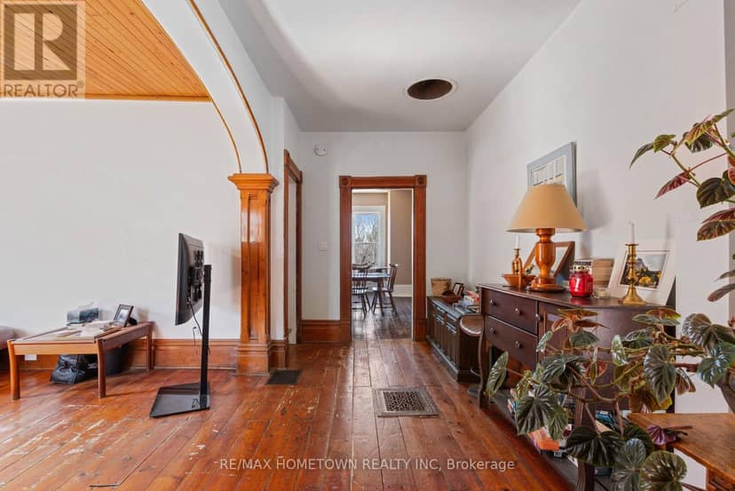 12 Kingston Street — photo 9 of 40