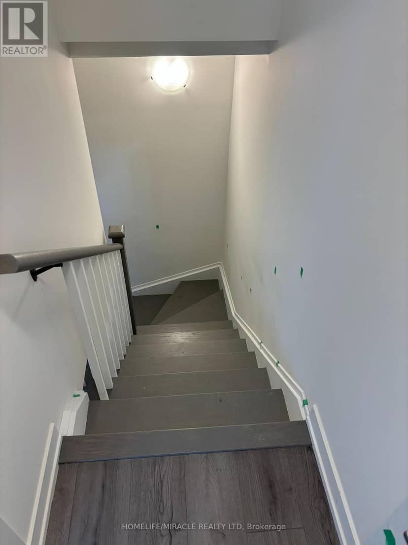61 Blkb - 861 Sheppard Avenue W — photo 2 of 4