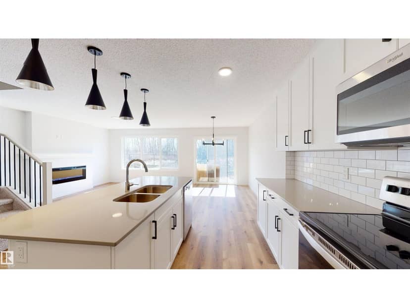 94 Stetson LO, Ardrossan, photo 2