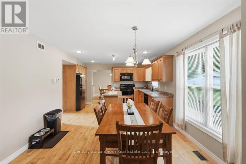 170 Centre Road — photo 10 of 40