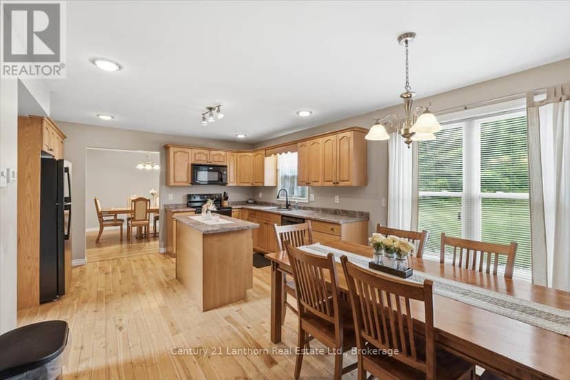 170 Centre Road — photo 11 of 40
