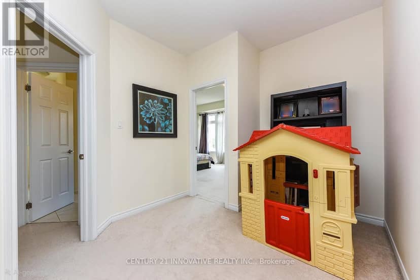 13 Royal West Drive — photo 17 of 40