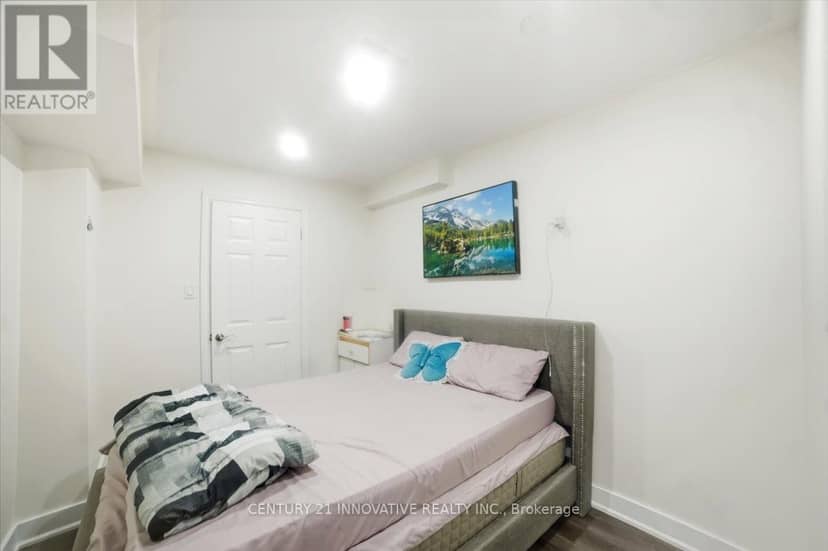 13 Royal West Drive — photo 35 of 40
