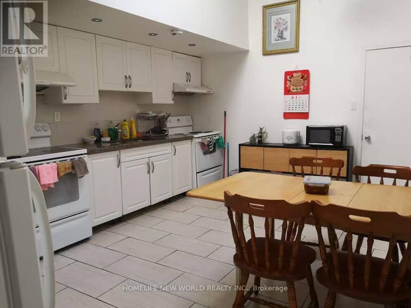 584 Dundas Street W, Toronto, photo 2