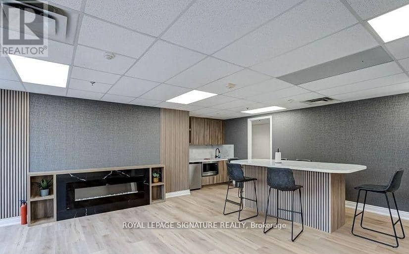 207 - 140 Bathurst Street — photo 12 of 20