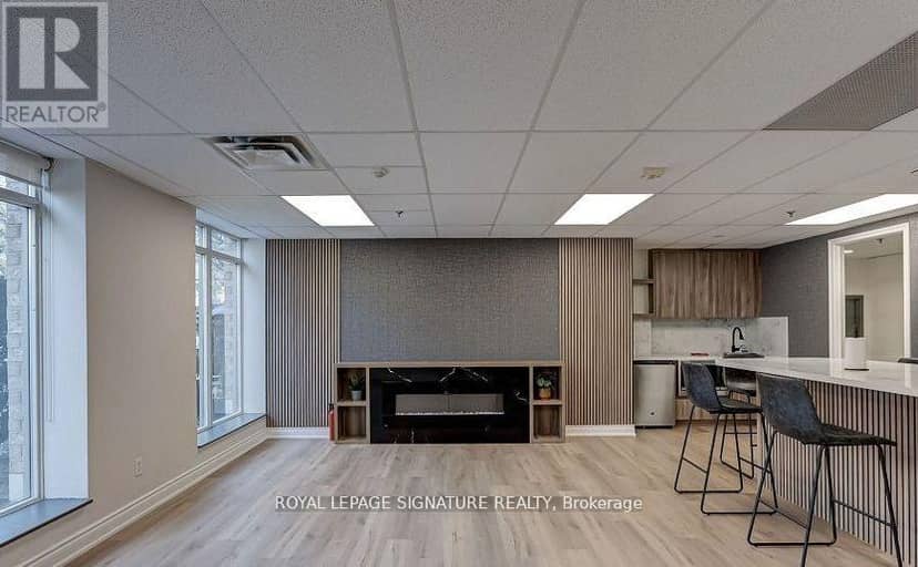 207 - 140 Bathurst Street — photo 13 of 20