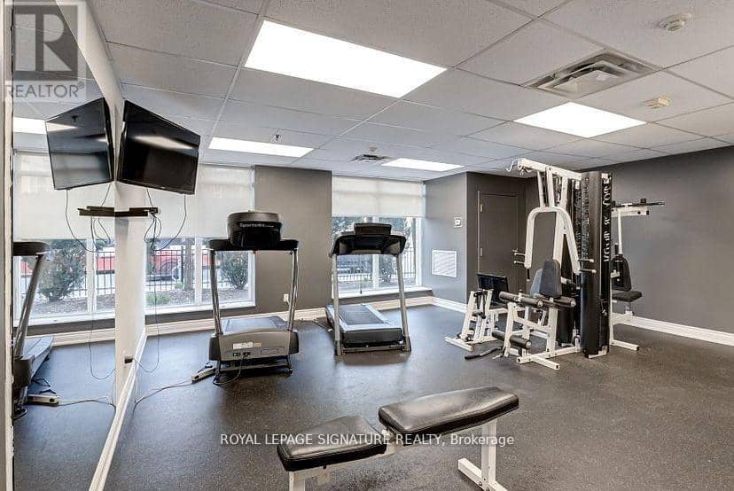 207 - 140 Bathurst Street — photo 16 of 20