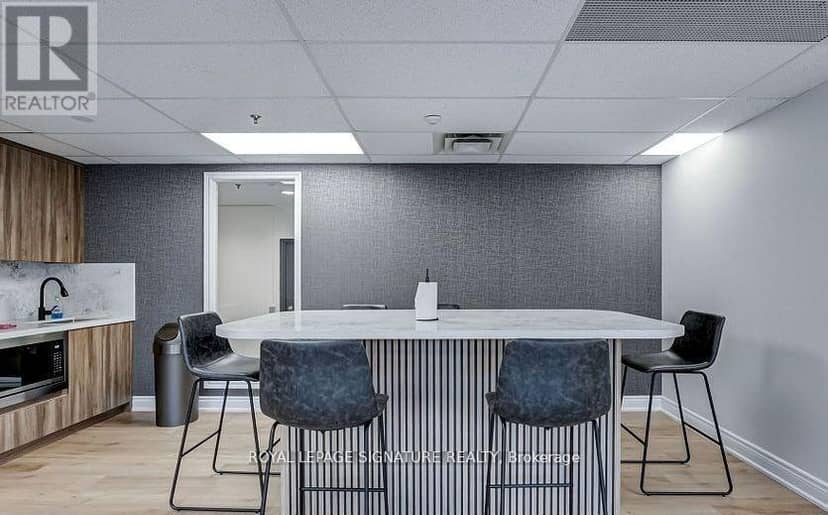 207 - 140 Bathurst Street — photo 20 of 20