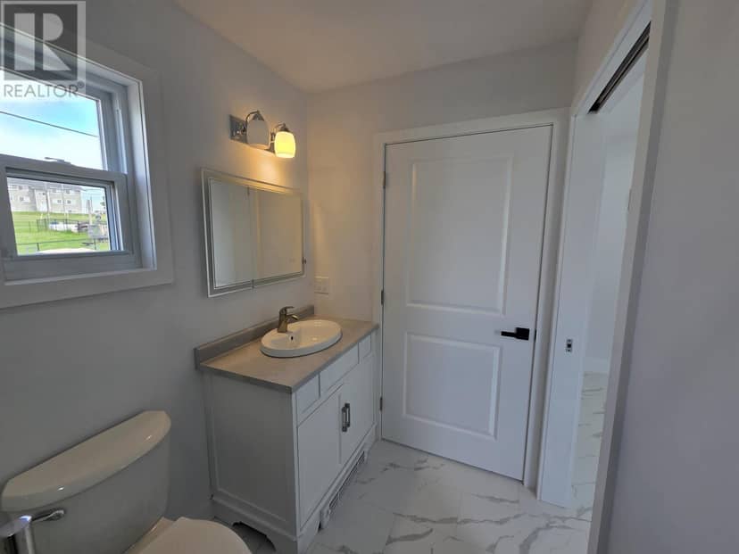 10 Sutherland Avenue — photo 12 of 16