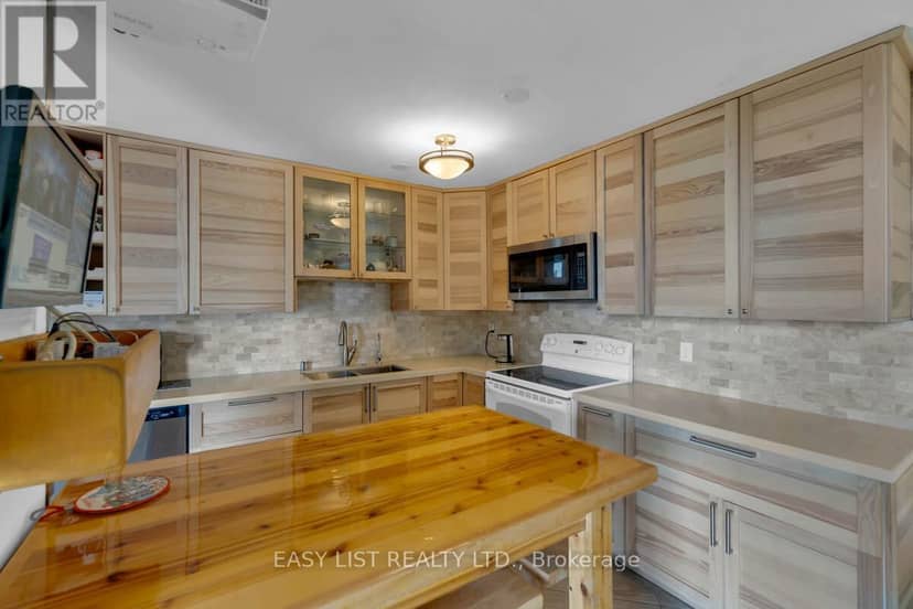 810 - 20 Harding Boulevard W — photo 11 of 33