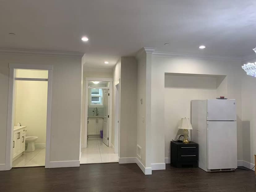 Main and Above 13766 NORTH BLUFF ROAD, Surrey, photo 7