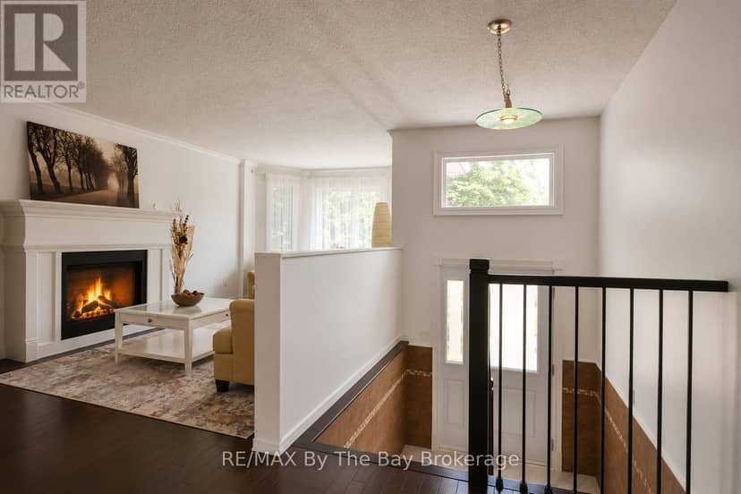 2 Birchmount Circle — photo 5 of 40
