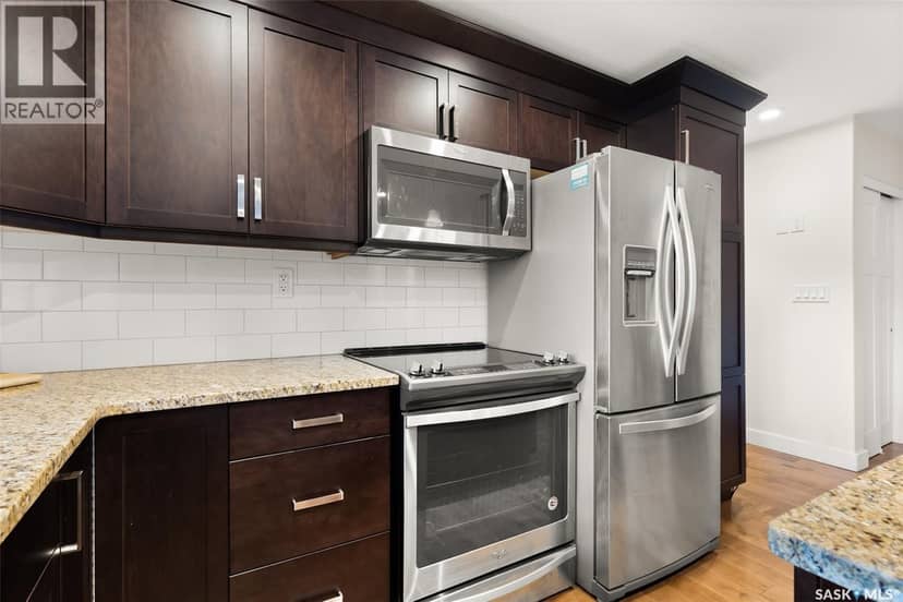303 1863 Rae STREET — photo 5 of 25