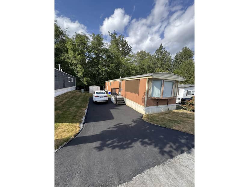 82 8220 KING GEORGE BOULEVARD, Surrey