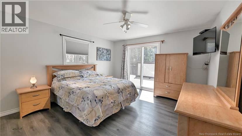 4041 Rue Foster Street — photo 6 of 15